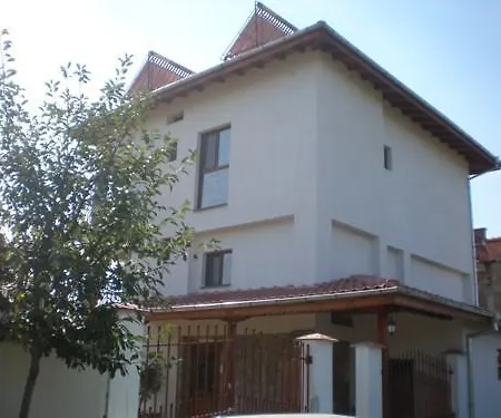 Guest house Ilona House *