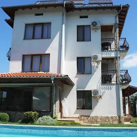 Guest house Ilona House *